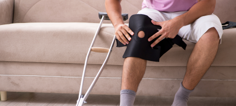 personal injury victim with knee brace and crutches seeking a personal injury claim